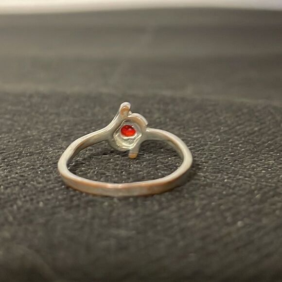 Thin ring with a red gem - Picture 4 of 6